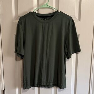 Lululemon License to Train Tshirt- Green